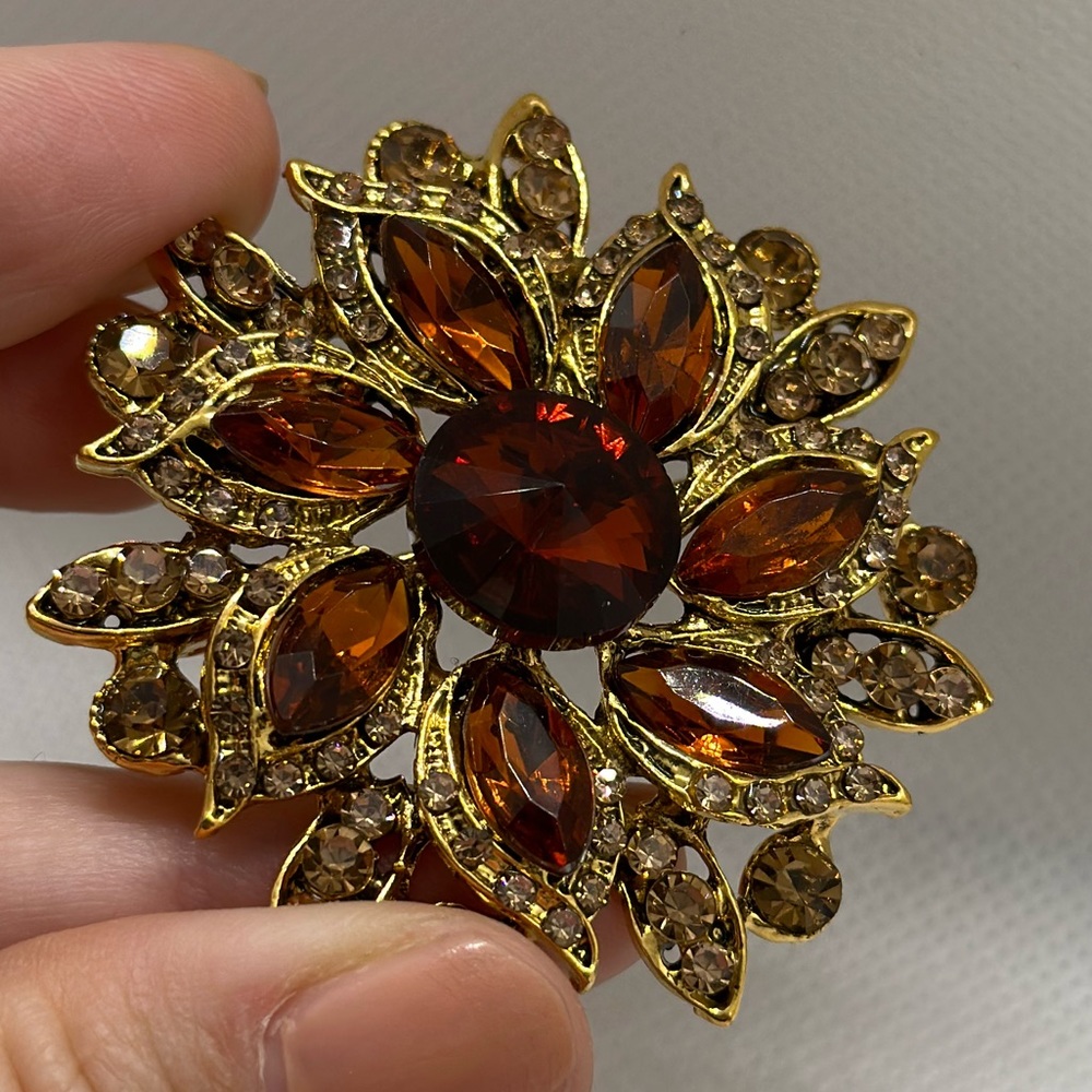 Large Elegant Luxury Flower Brown Sapphire Gold plated Brooch Pin